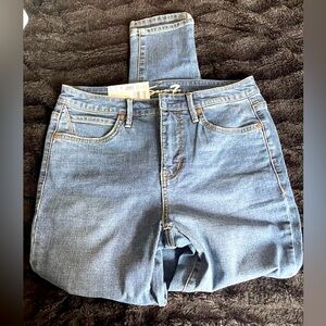 Seven7 Women's Blue Jeans. Size 6